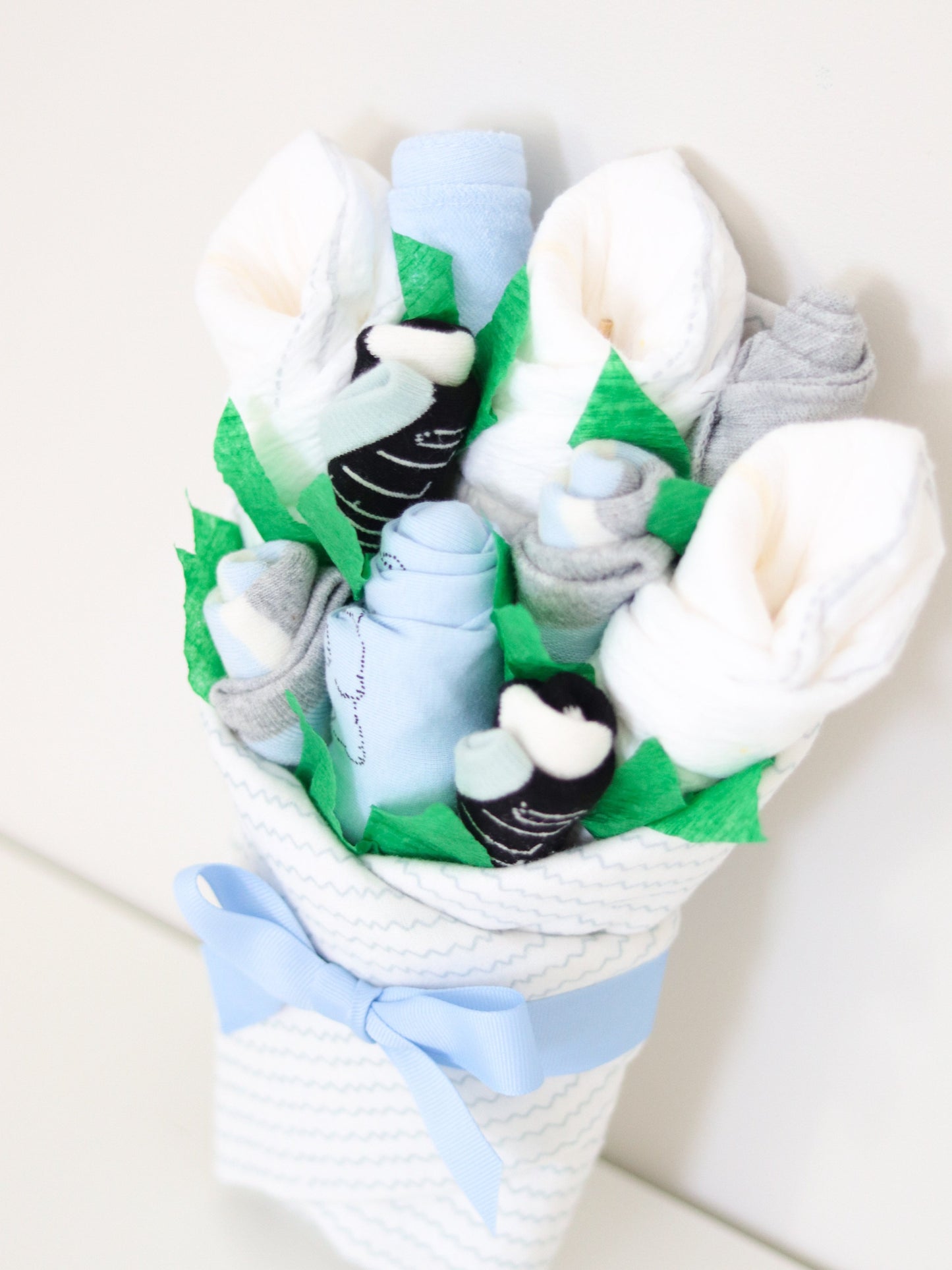blue baby gift set flowers